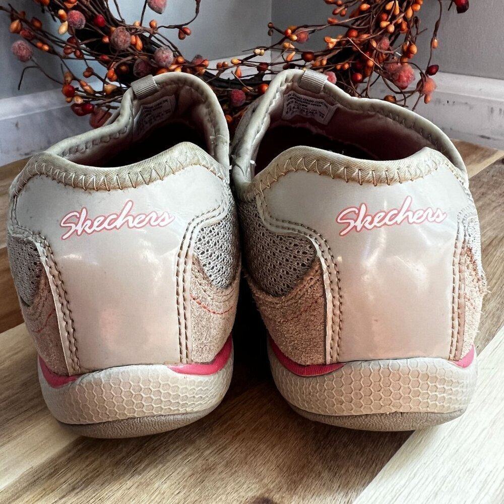 SKECHERS Womens 22463 Slip On Casual Comfort Active Shoe Sz 9.5 Taupe Suede - Picture 4 of 12